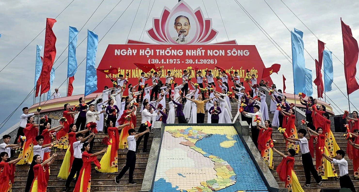 Tổng duyệt tiết mục văn nghệ tại chương trình - Ảnh: T.P