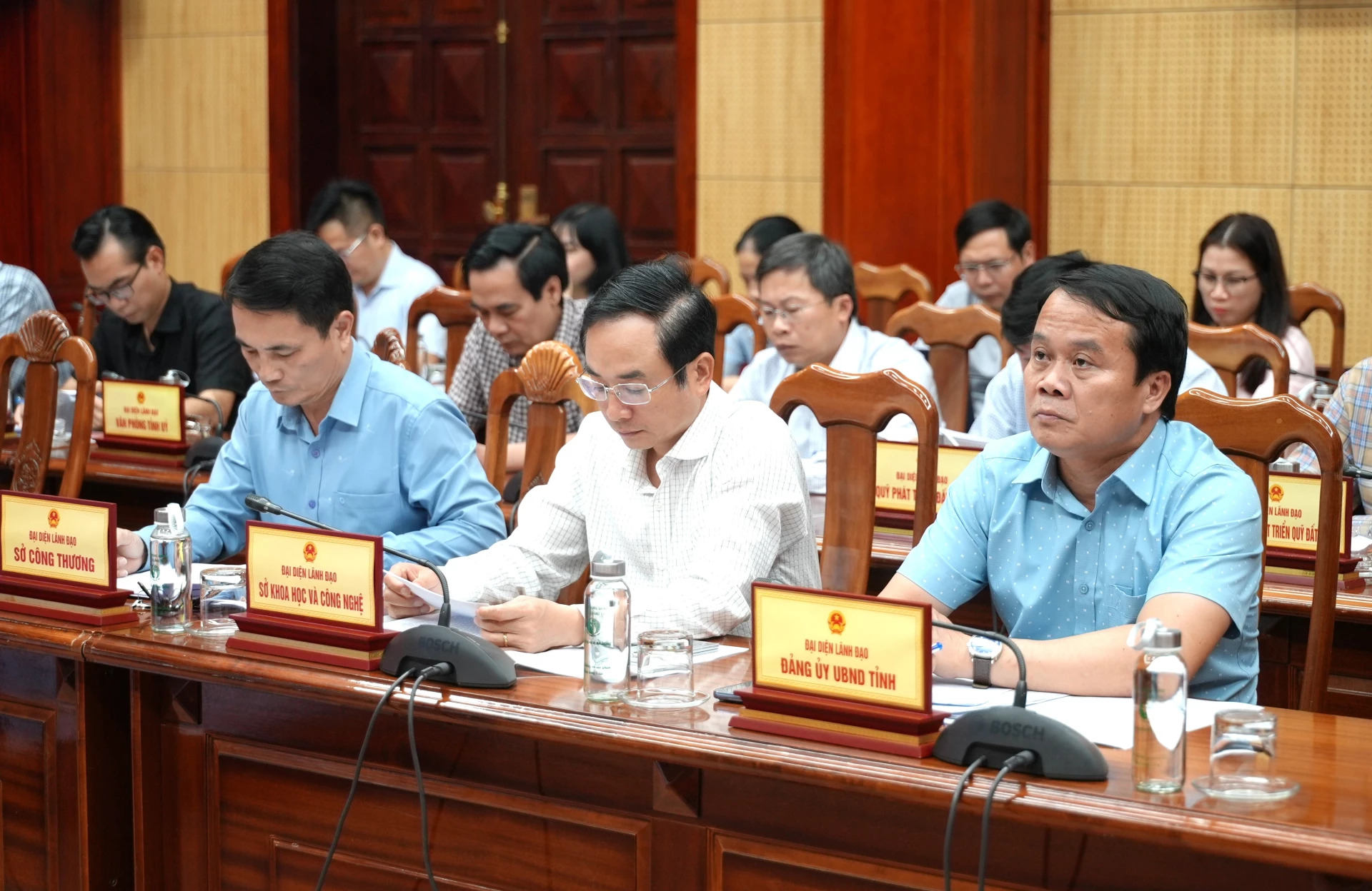 Các đại biểu tham dự phiên họp - Ảnh: T.Đ