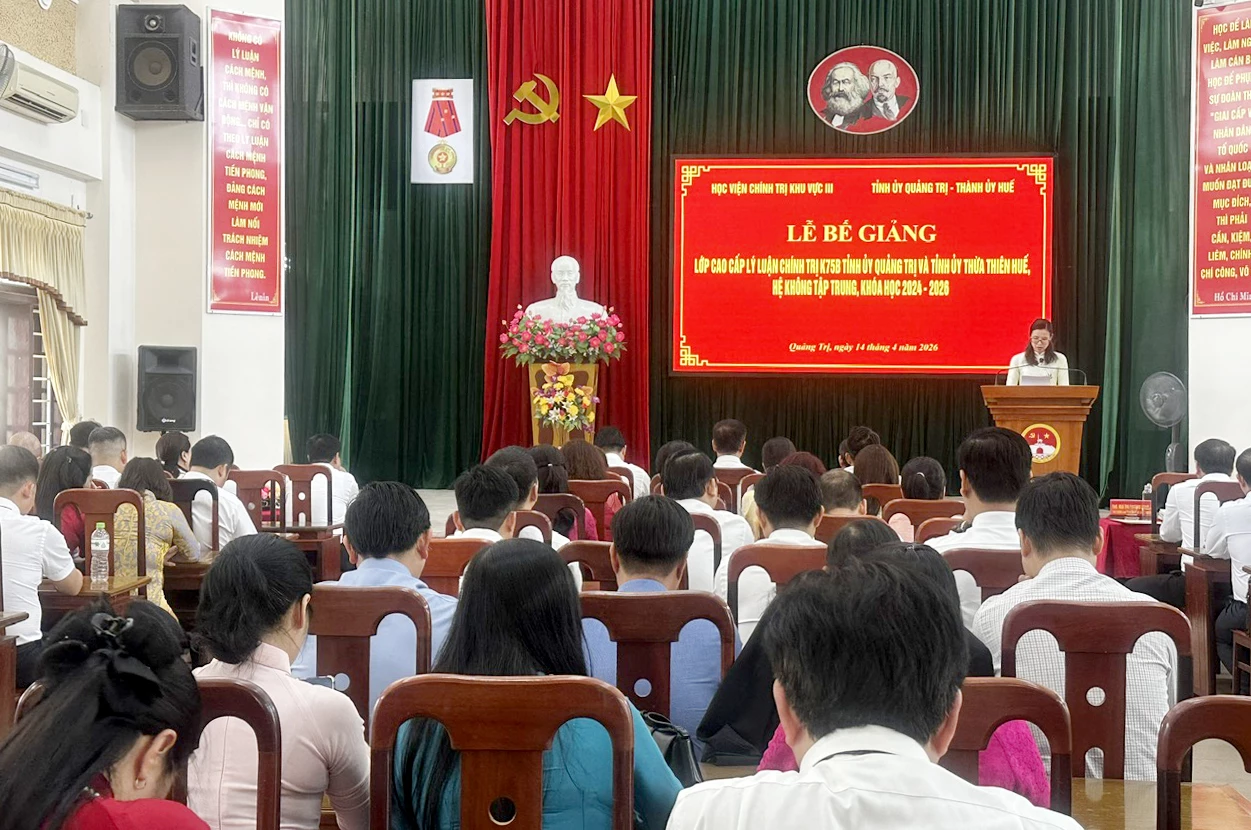 Quang cảnh buổi lễ bế giảng - Ảnh: Việt Anh