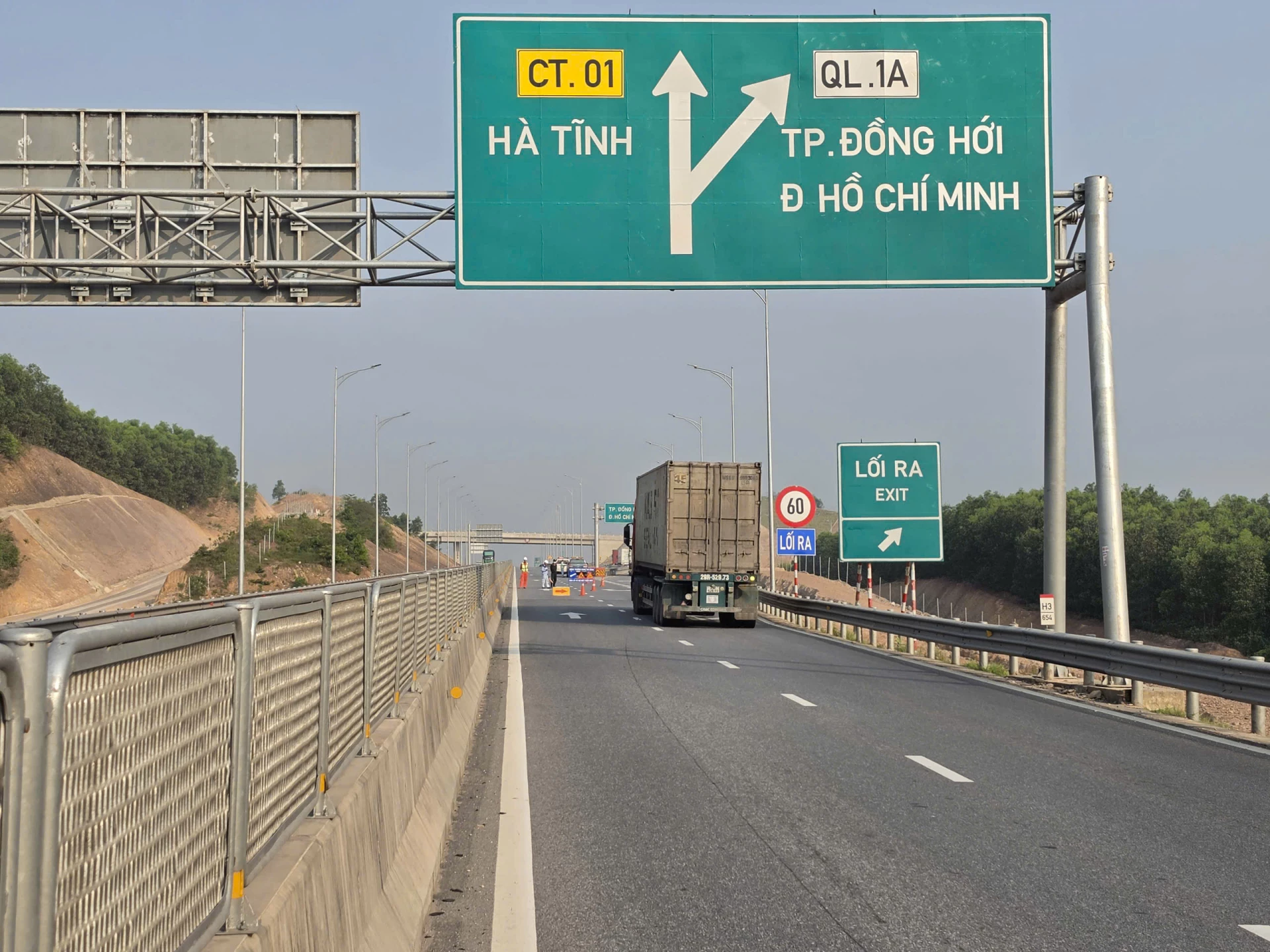 Thời gian tạm đóng đường để phục vụ thi công từ 7 giờ-11 giờ 30 phút hàng ngày trong khoảng thời gian từ ngày 22-24/4 - Ảnh: T.Đ