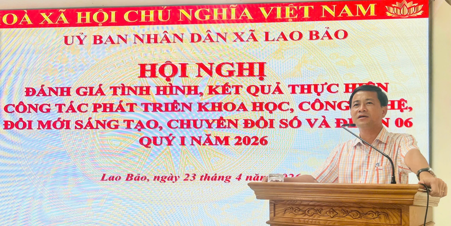 Lãnh đạo Đảng ủy xã Lao Bảo chỉ đạo nhiệm vụ phát triển khoa học, công nghệ, đổi mới sáng tạo, chuyển đổi số và Đề án 06 trong thời gian tới - Ảnh: Hoàng Hùng
