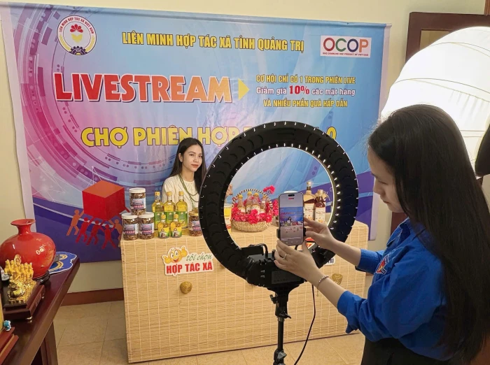 Thúc đẩy kinh tế tập thể qua mô hình chợ phiên livestream
