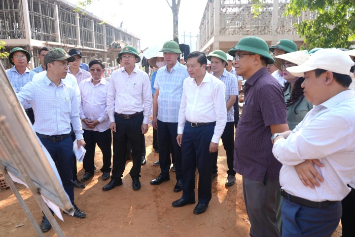 Đẩy nhanh tiến độ, bảo đảm chất lượng thi công các trường học liên cấp trên địa bàn biên giới