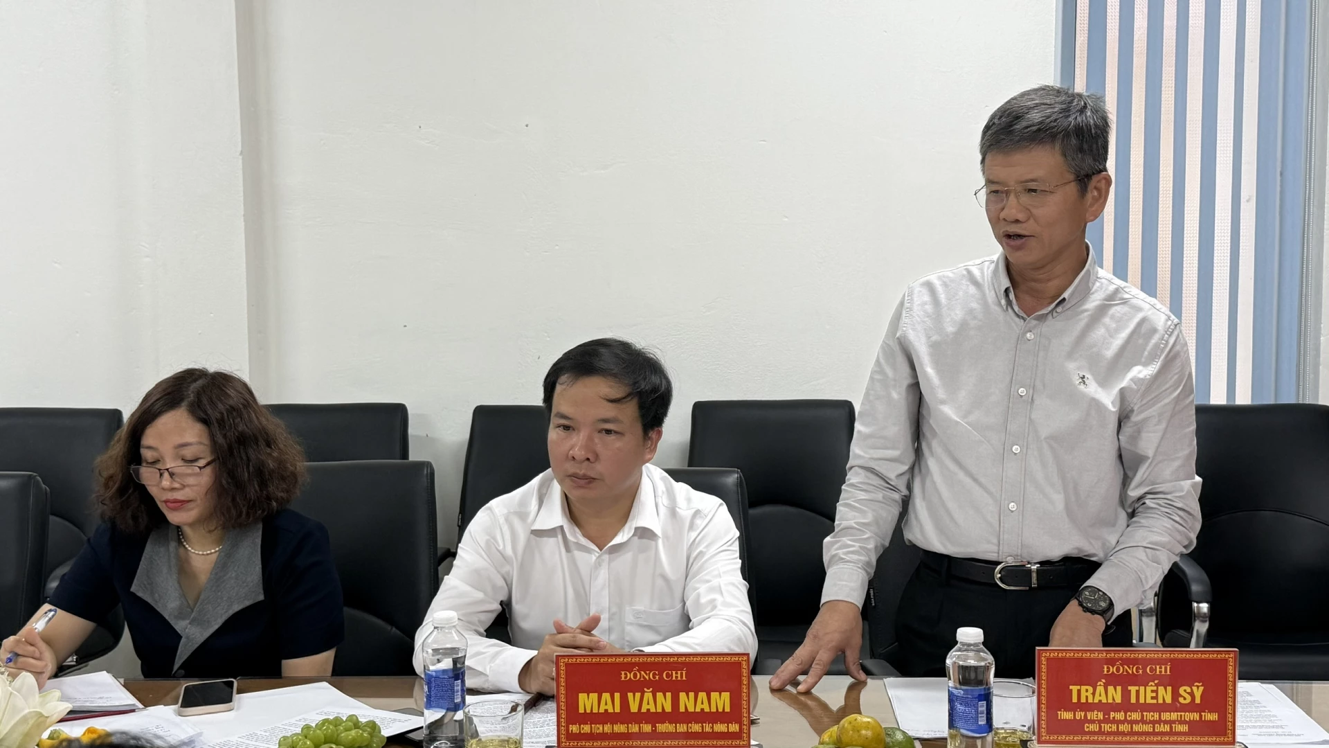 Lãnh đạo Hội Nông dân báo cáo tại buổi làm việc - Ảnh: NL