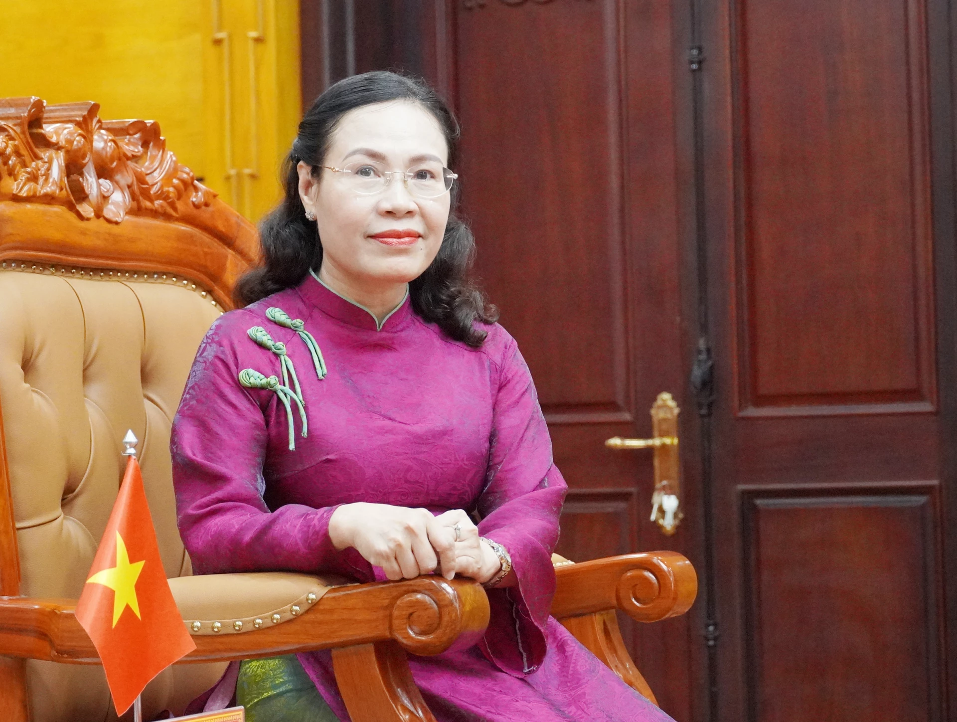 Đồng chí Phạm Thị Hân, Phó Chủ tịch Thường trực HĐND tỉnh bày tỏ vui mừng khi đón tiếp đoàn công tác của HĐND tỉnh Sả-lạ-văn - Ảnh: X.P