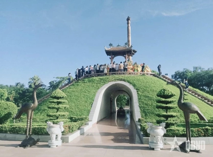 Thành cổ Quảng Trị uy nghi, trầm mặc.