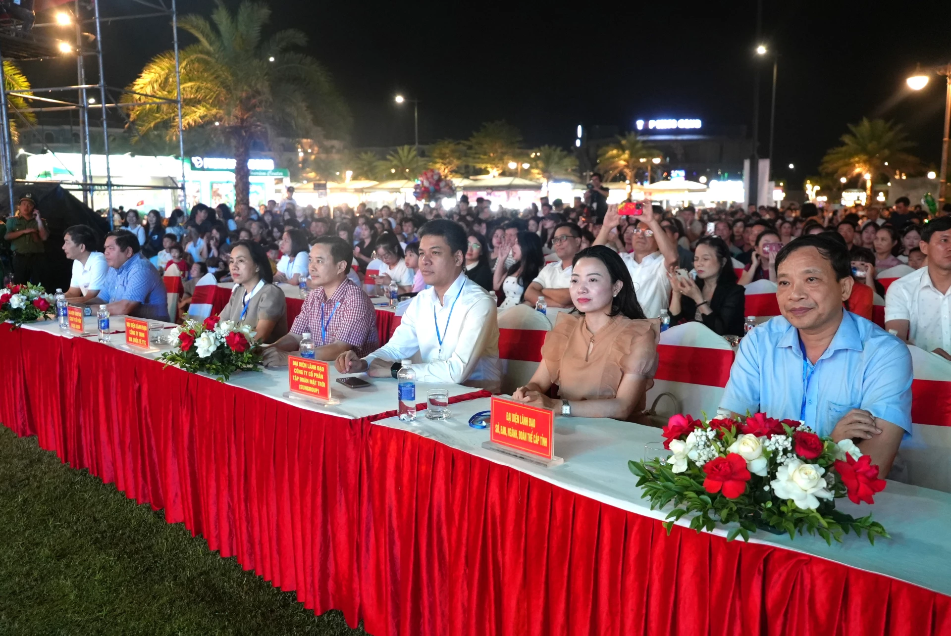 Các đại biểu tham dự chương trình - Ảnh: T.Đ