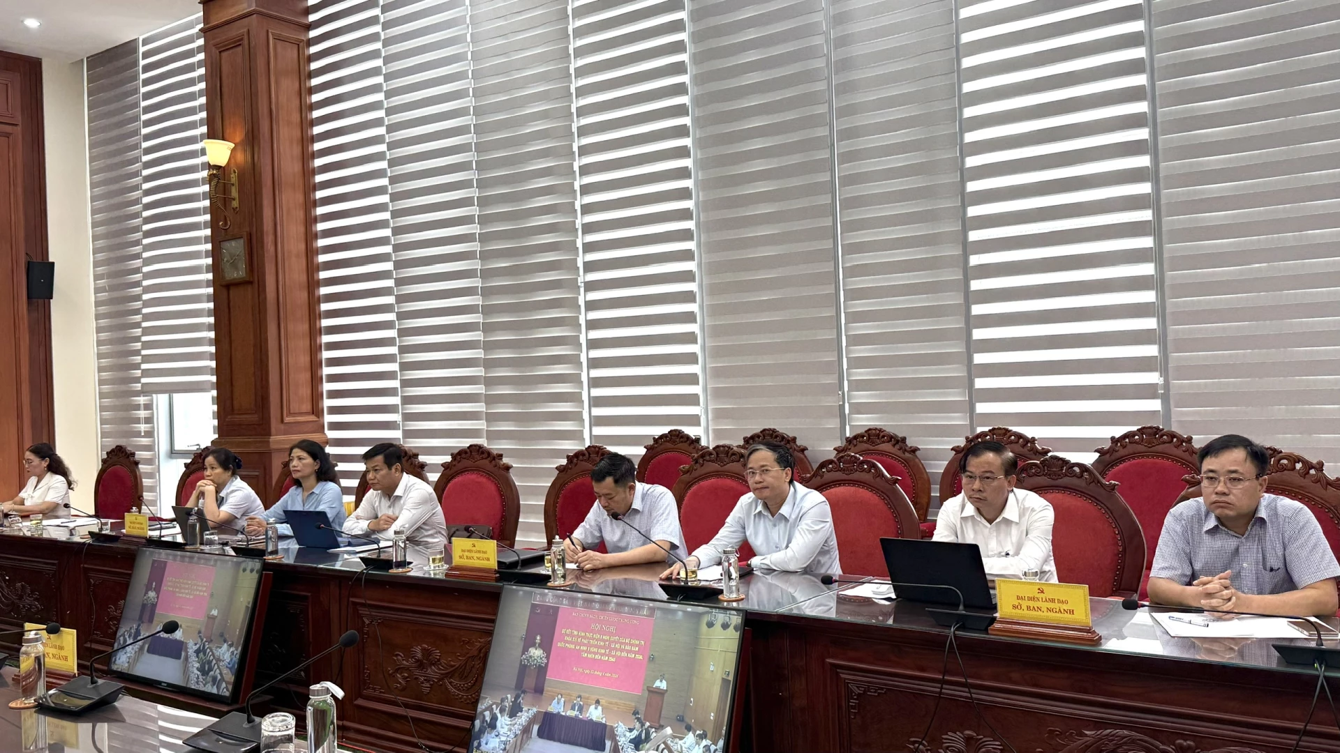 Các đại biểu tham dự tại điểm cầu Quảng Trị - Ảnh: NL