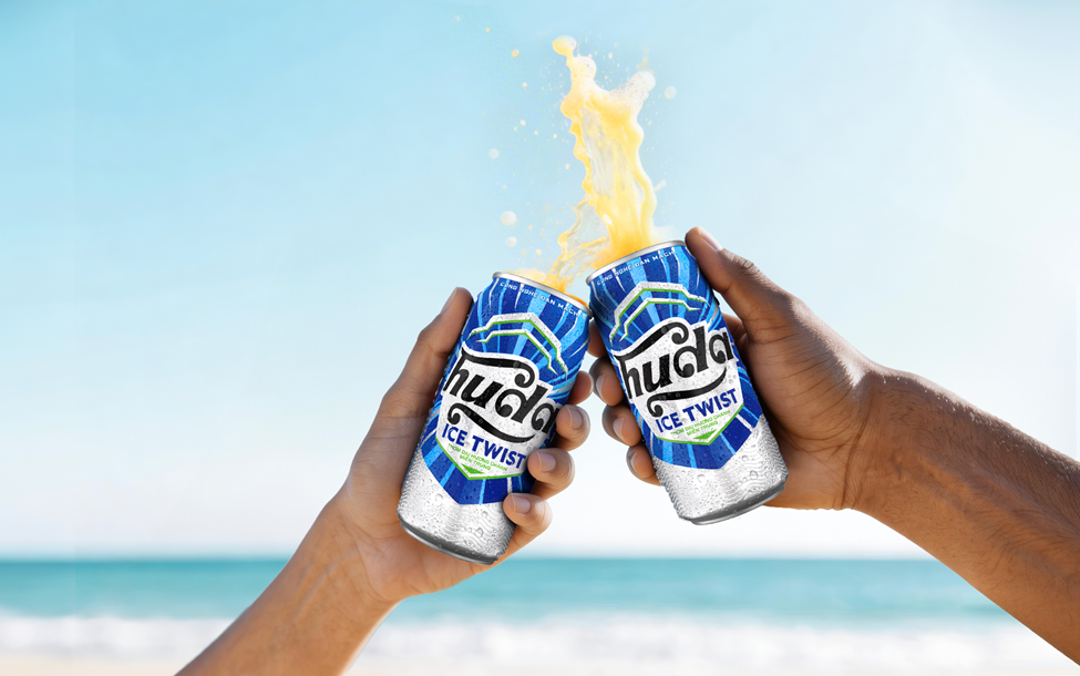 Hương vị êm mượt sảng khoái của Huda Ice Twist 250ml cho cuộc vui hè nối dài cùng những tiếng cười rôm rả.