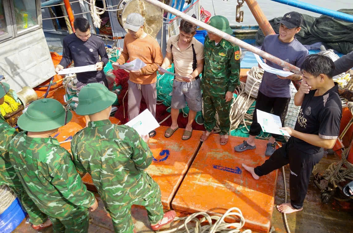 Công tác tuyên truyền chống khai thác IUU được các lực lượng chức năng cường - Ảnh: A.T