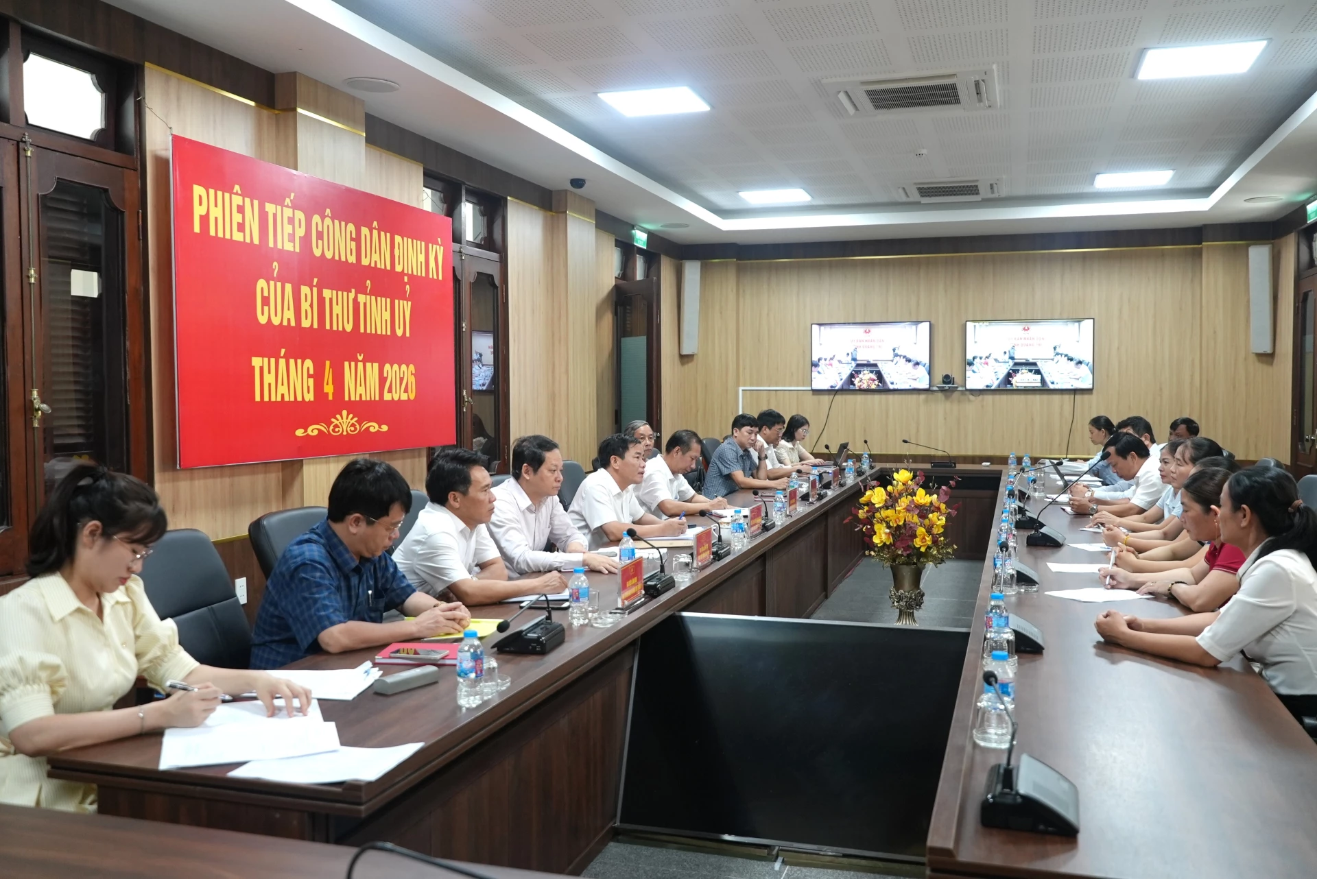 Quang cảnh phiên tiếp công dân của đồng chí Nguyễn Văn Phương, Bí thư Tỉnh ủy - Ảnh: T.Đ