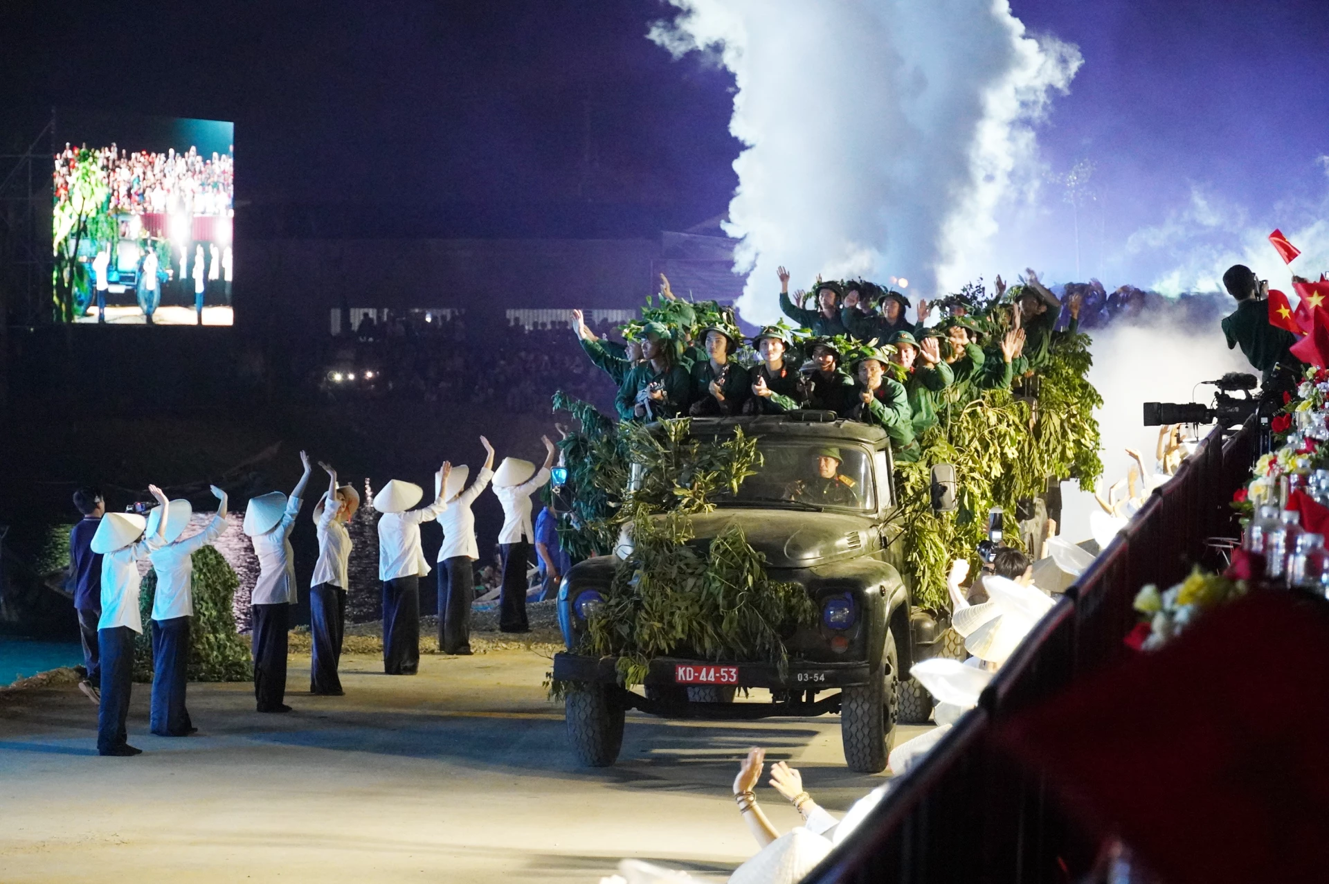 Thực cảnh tái hiện sinh động lịch sử hào hùng ở Bến phà Gianh và cảng Gianh - Ảnh: X.P