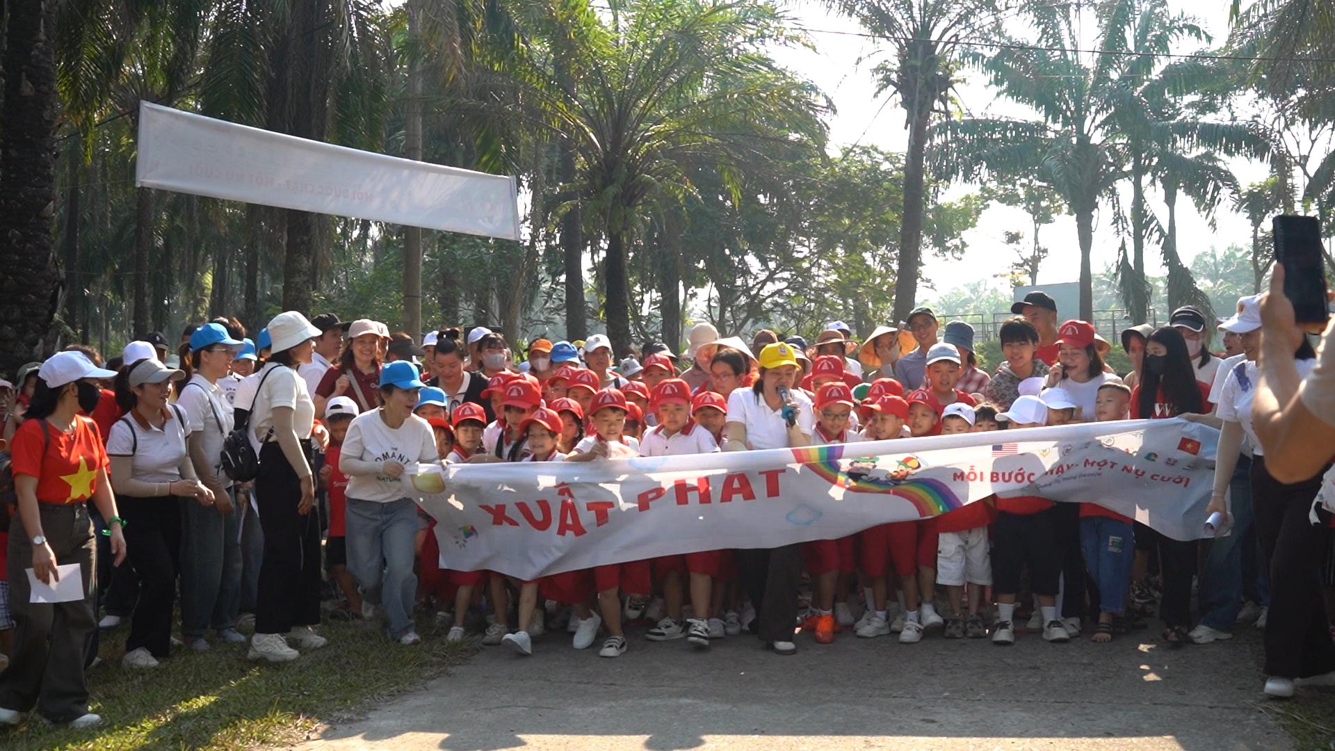 Các em học sinh hào hứng tham gia chương trình. Ảnh: PĐ