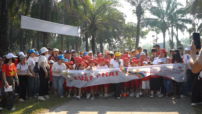 Hơn 400 người tham gia chương trình 'Mỗi bước chạy-Một nụ cười'