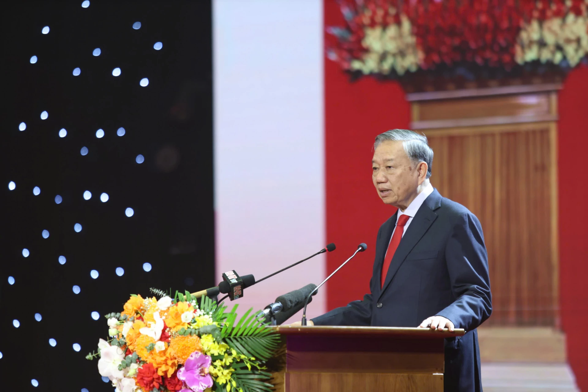 Đồng chí Tổng Bí thư, Chủ tịch nước Tô Lâm phát biểu tại lễ kỷ niệm - Ảnh: Q.V