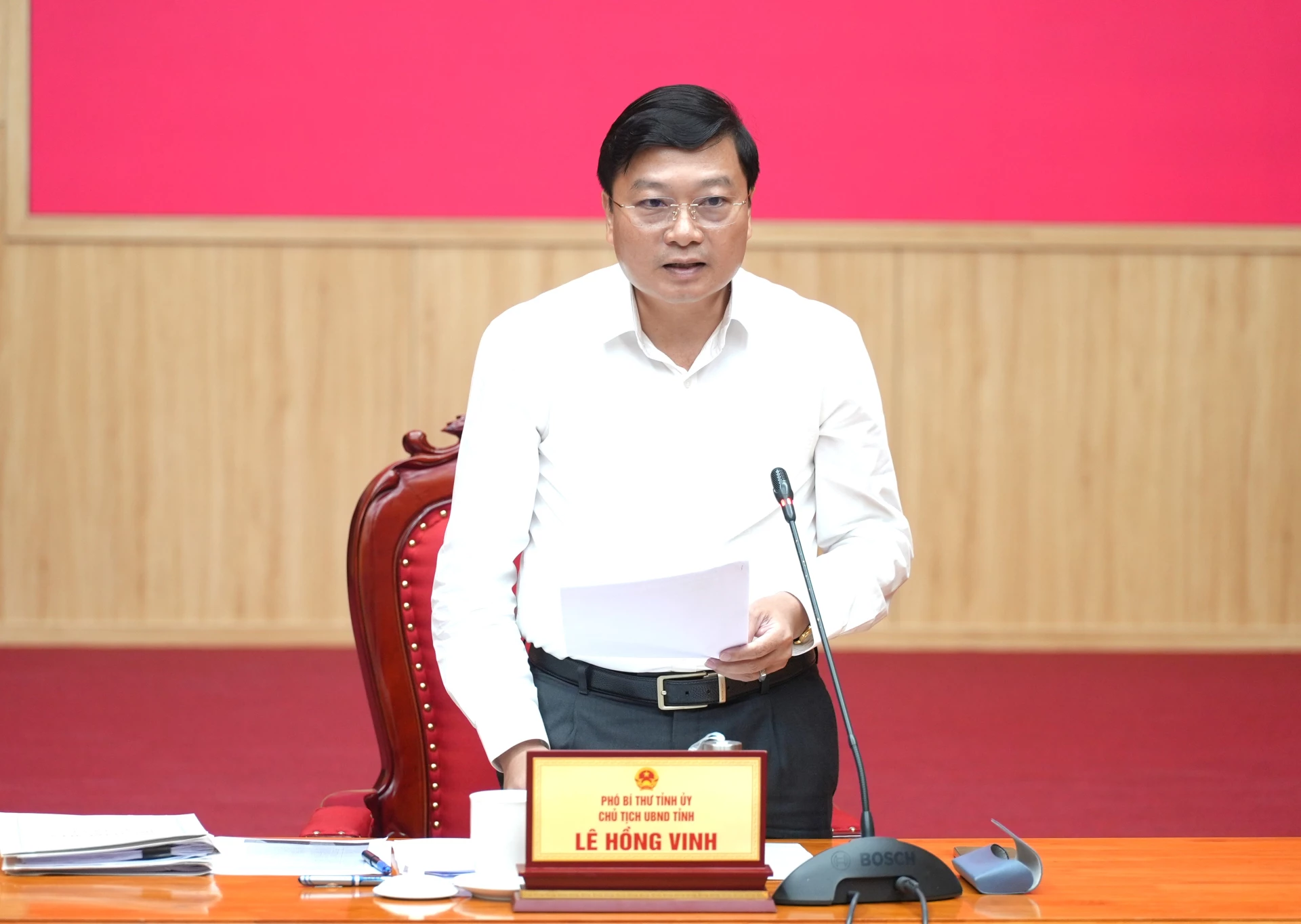 Đồng chí Lê Hồng Vinh, Chủ tịch UBND tỉnh phát biểu tại hội nghị - Ảnh: T.Đ