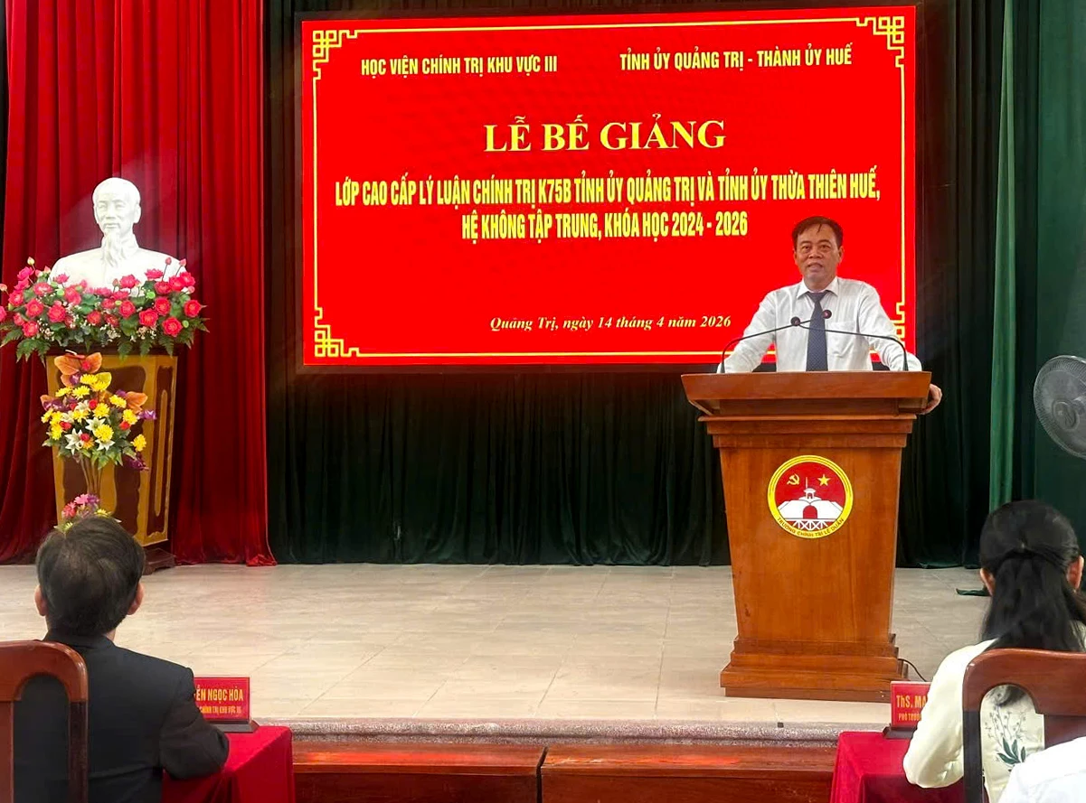 Bế giảng lớp cao cấp lý luận chính trị hệ không tập trung K75B, khóa học 2024-2026