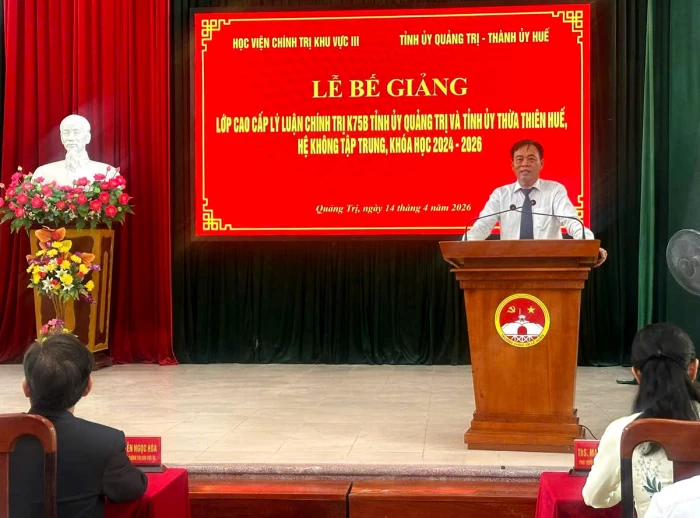 Bế giảng lớp cao cấp lý luận chính trị hệ không tập trung K75B, khóa học 2024-2026