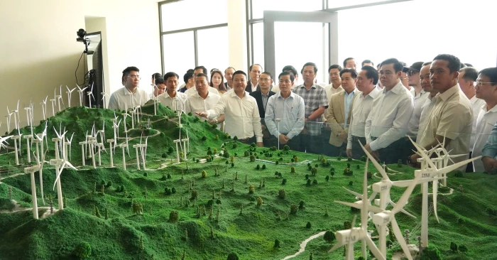 Đoàn công tác tỉnh Quảng Trị thăm Cụm nhà máy điện gió Trường Sơn