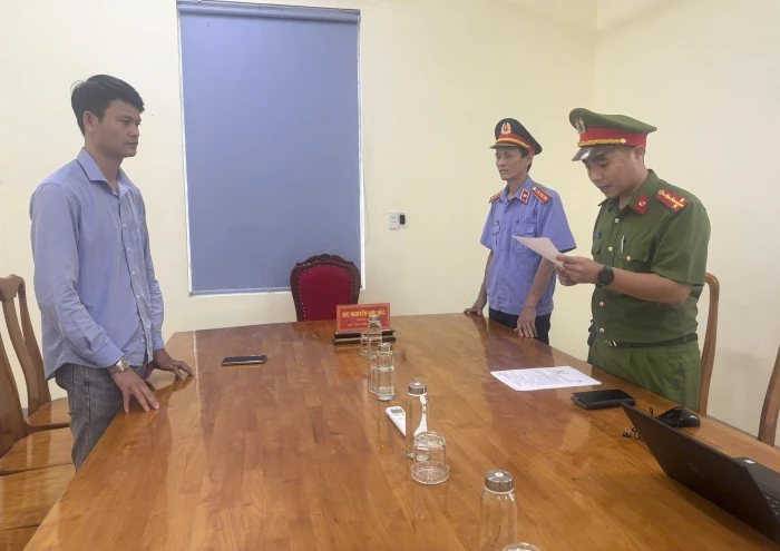 Khởi tố đối tượng sản xuất, buôn bán hàng giả