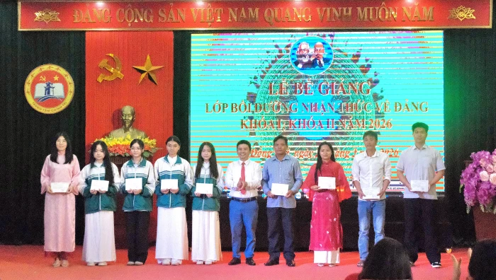 Tăng cường sức trẻ cho Đảng