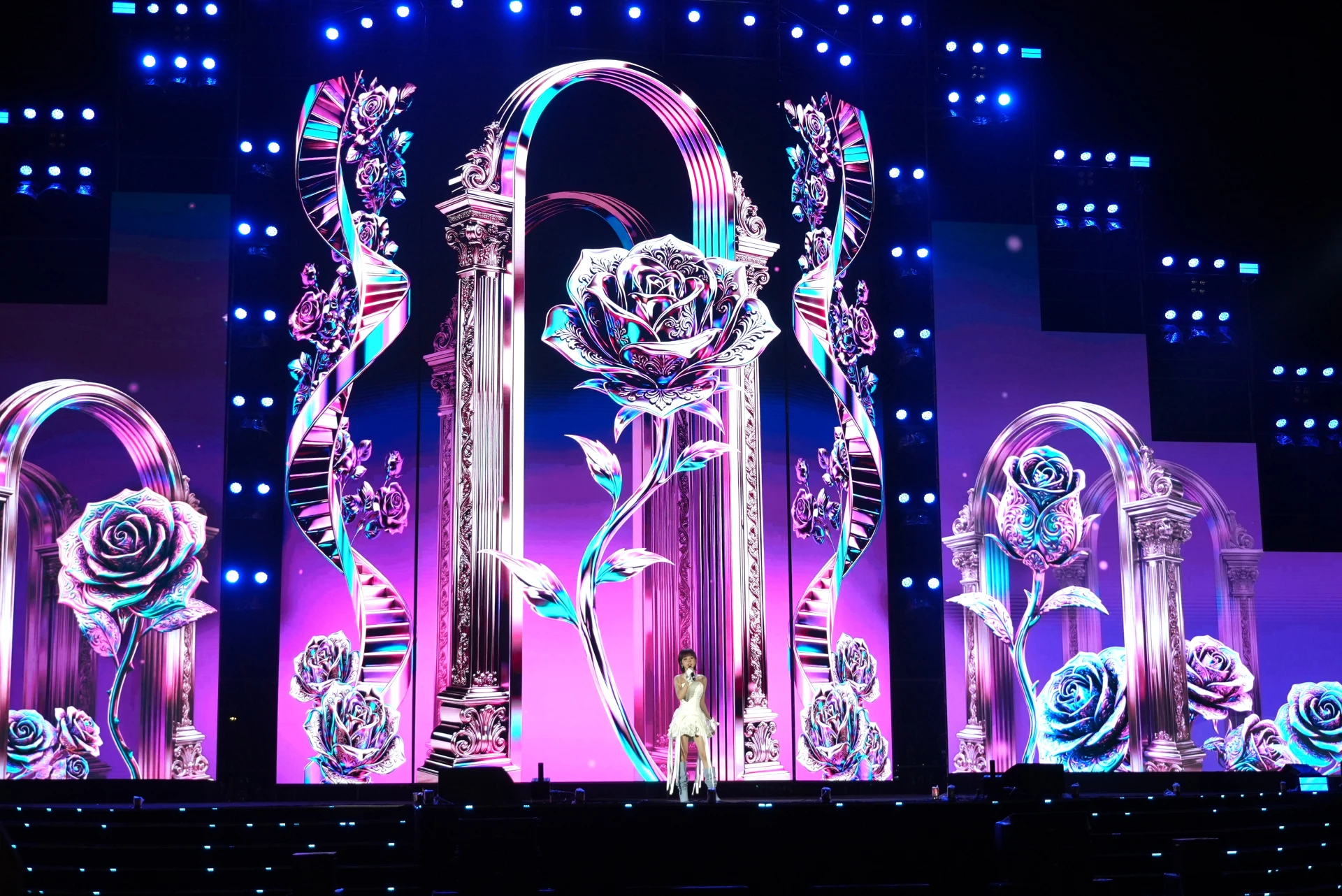 Chương trình có dự tham gia biểu diễn của nhiều ca sĩ, nghệ sĩ nổi tiếng - Ảnh: T.Đ