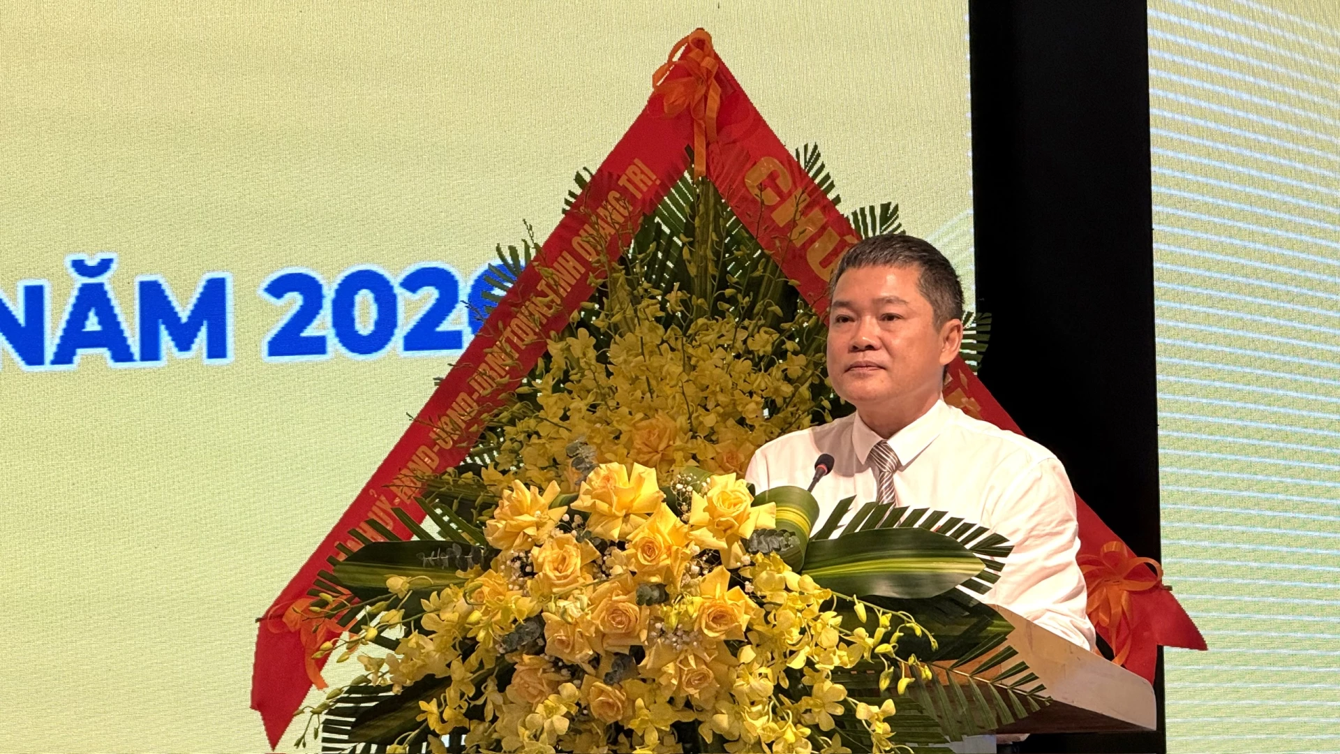 Đồng chí Phan Phong Phú, Phó Chủ tịch UBND tỉnh phát biểu tại lễ kỷ niệm - Ảnh: NL