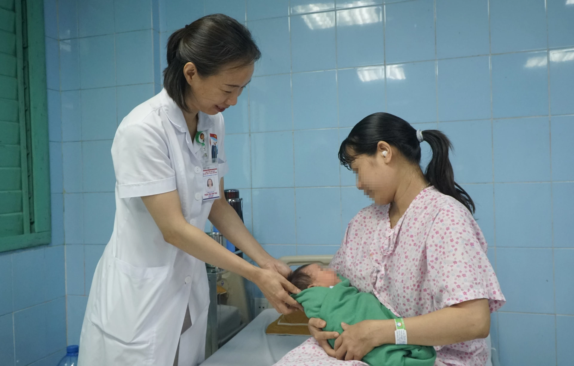 Việc khám thai định kỳ giúp hành trình làm mẹ trở nên an toàn hơn - Ảnh: H.L