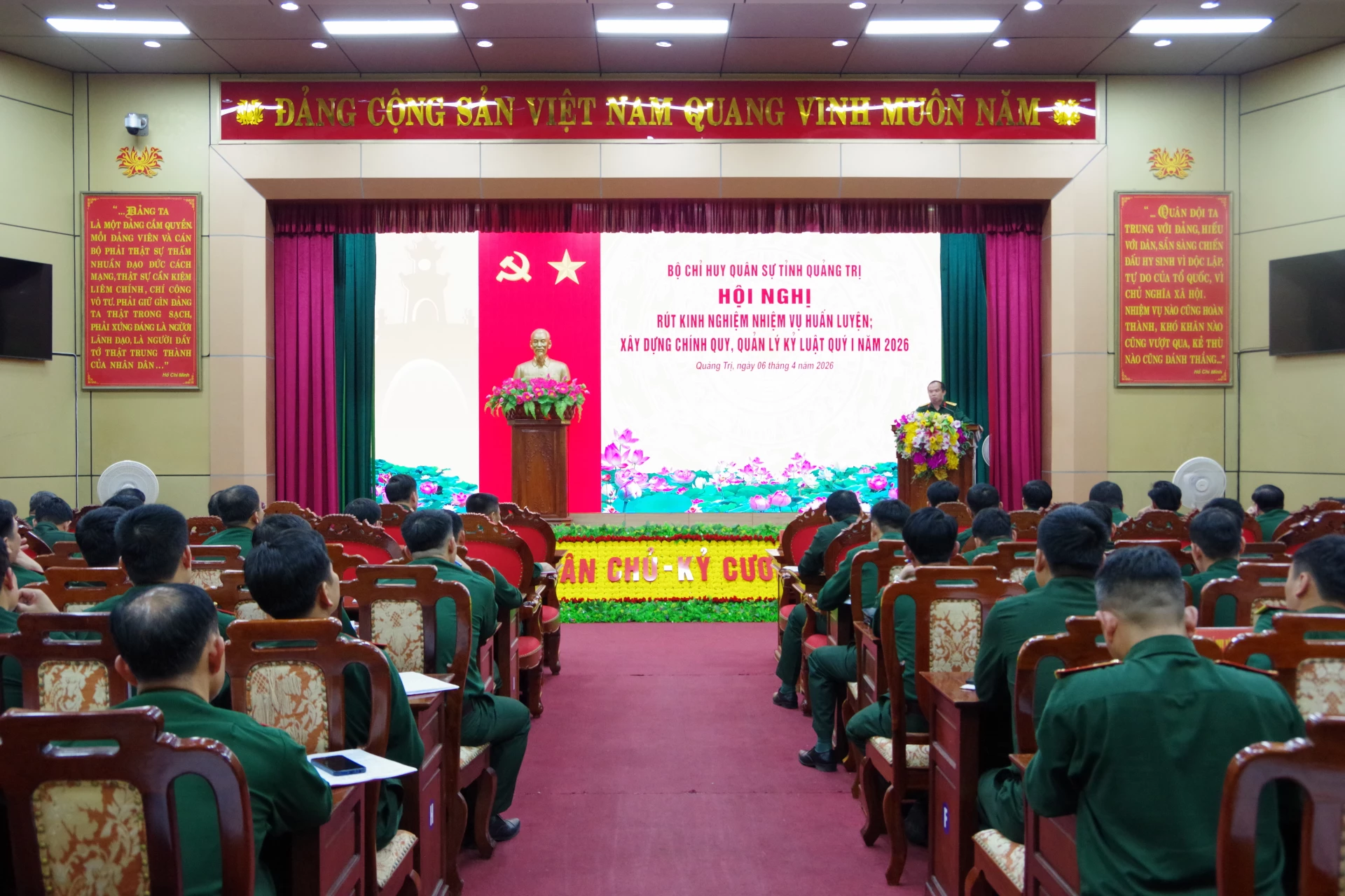 Quang cảnh hội nghị.