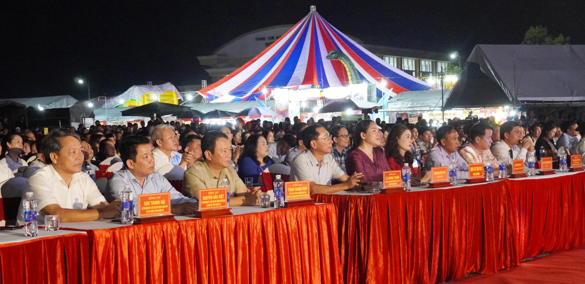 Đại biểu tham dự chương trình - Ảnh: C.H