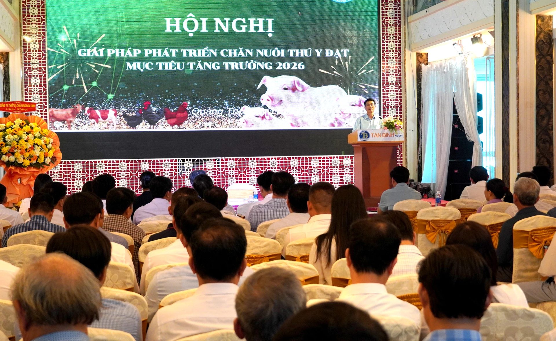 Quang cảnh hội nghị - Ảnh: C.H