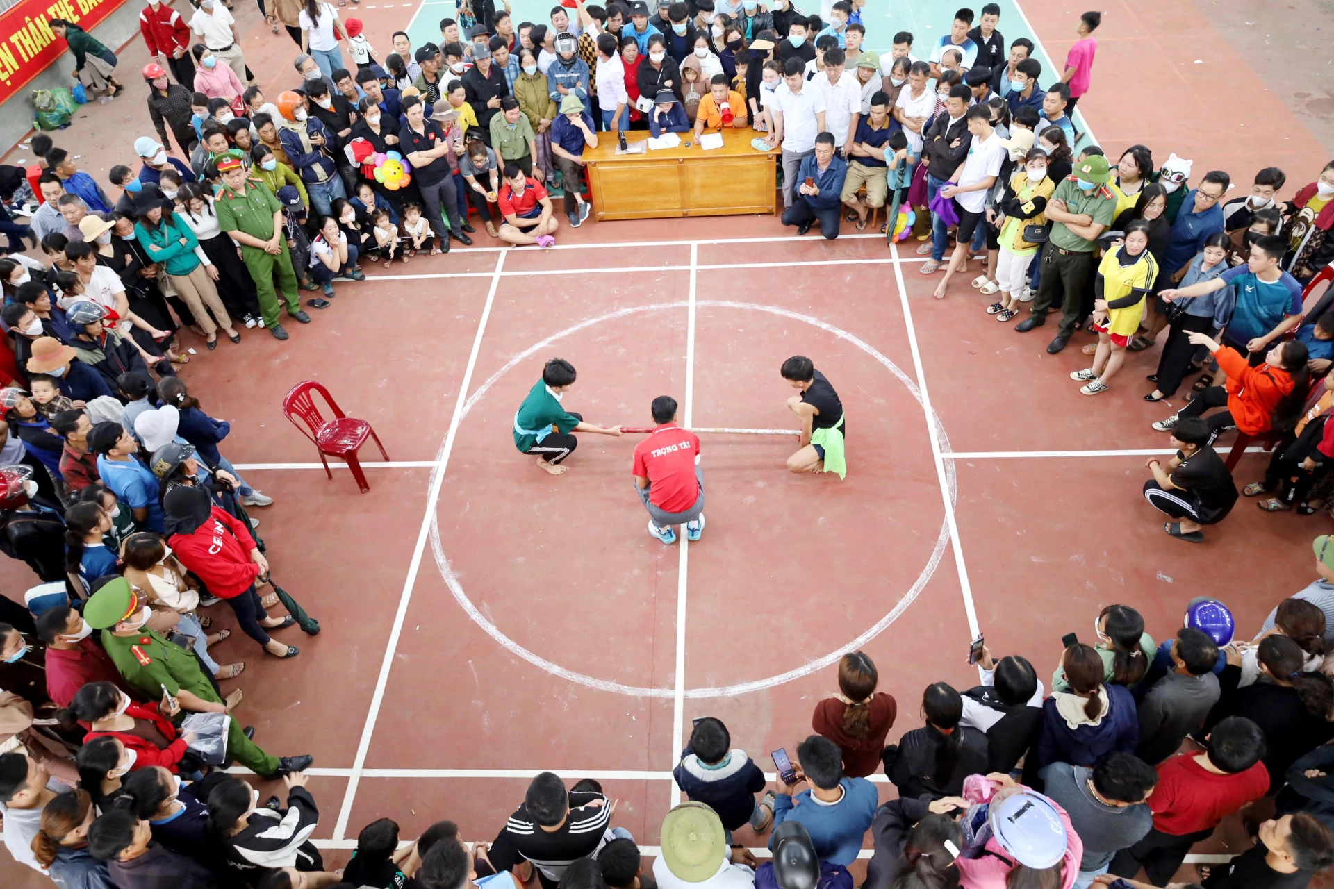 Nhiều môn thể thao truyền thống và trò chơi dân gian được duy trì tổ chức tại Tuần lễ Văn hóa-Thể thao-Du lịch và Hội Rằm tháng Ba Minh Hóa hằng năm - Ảnh: V.M