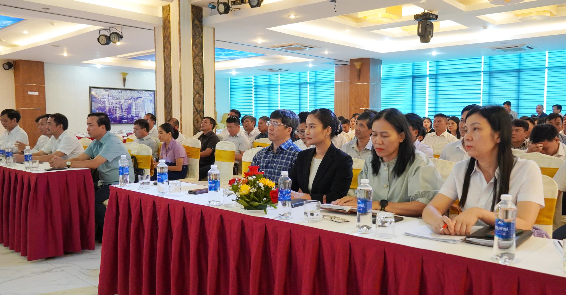 Các đại biểu dự hội nghị - Ảnh: C.H