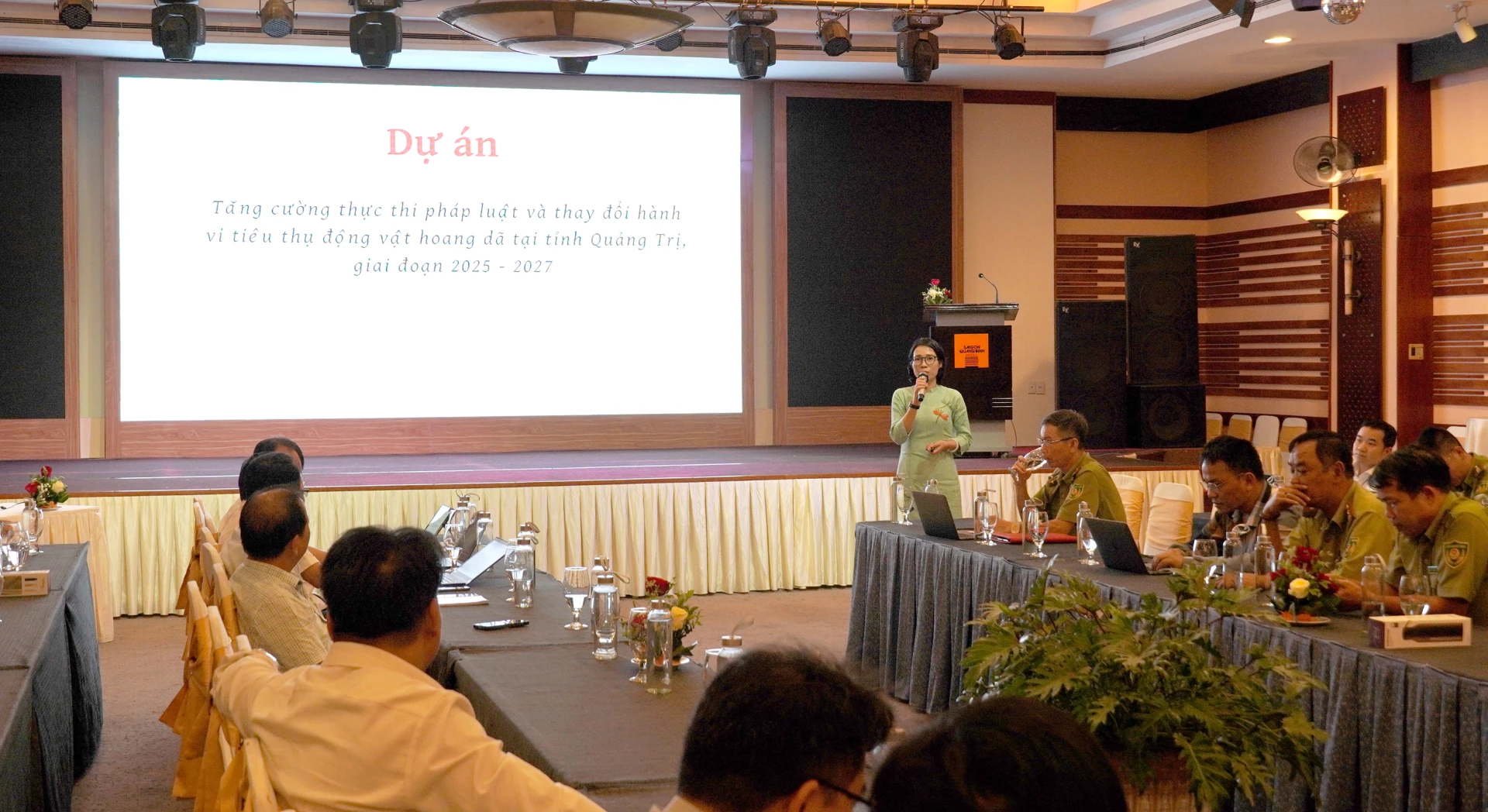 Đại diện Công ty TNHH Không vì lợi nhuận Choice thuyết minh dự án - Ảnh: C.H