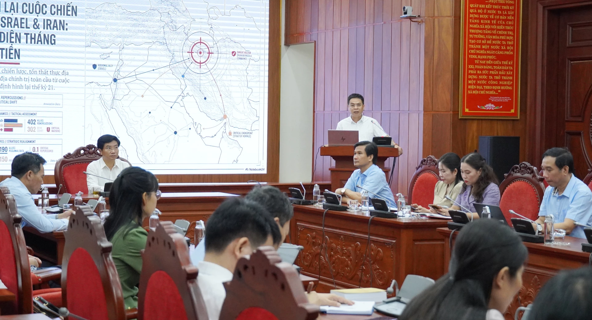 Đại biểu báo cáo chuyên đề - Ảnh: C.H