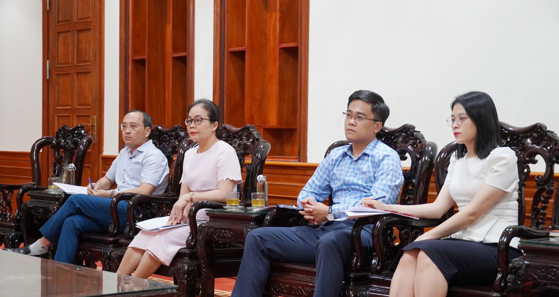 Đại diện các đơn vị của UBND TP. Đà Nẵng và cơ quan điều hành VIFC-DN tham dự buổi làm việc - Ảnh: C.H