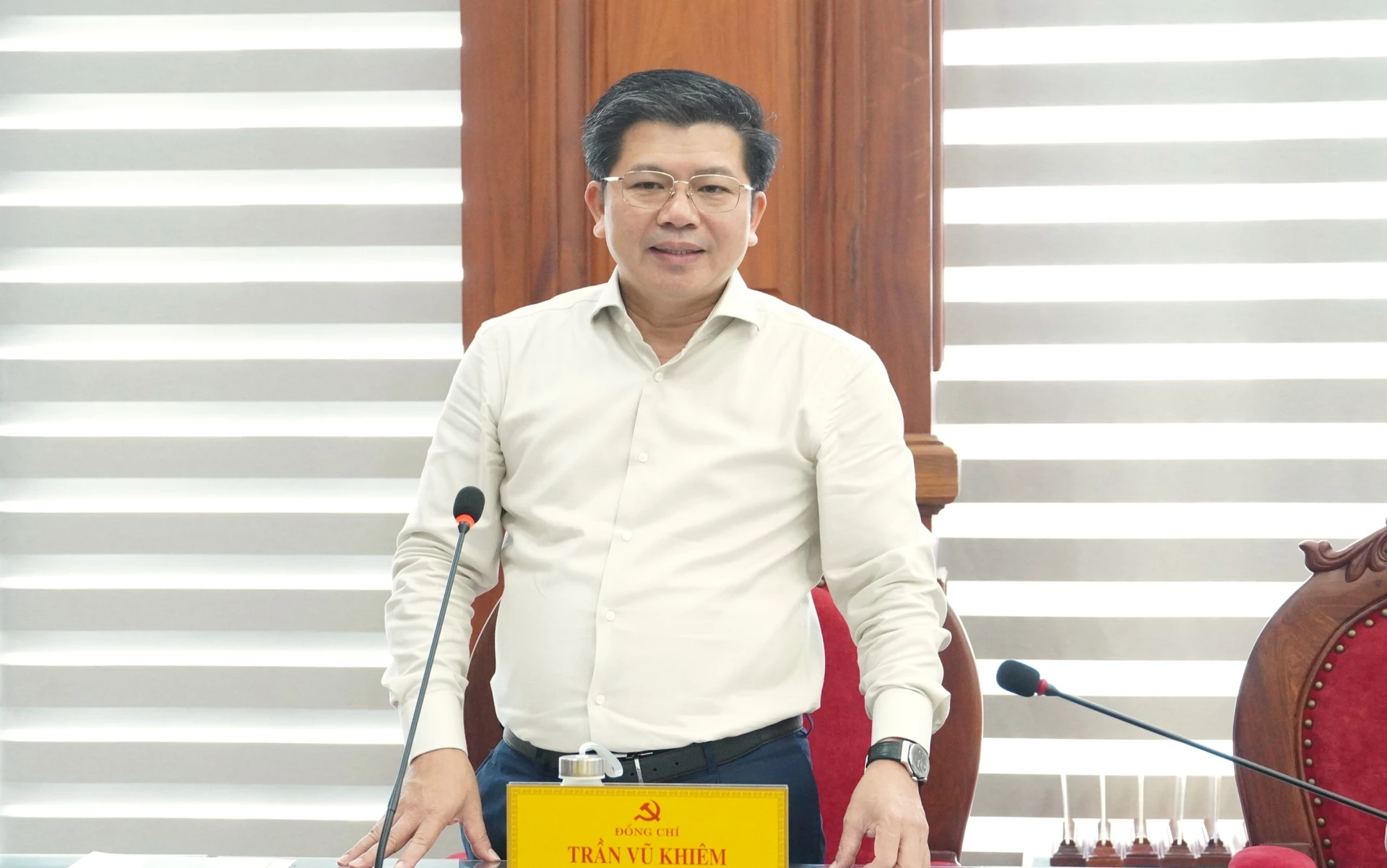 Đồng chí Trần Vũ Khiêm, Phó Bí thư Thường trực Tỉnh ủy, Trưởng đoàn ĐBQH tỉnh phát biểu tại phiên họp - Ảnh: Q.V