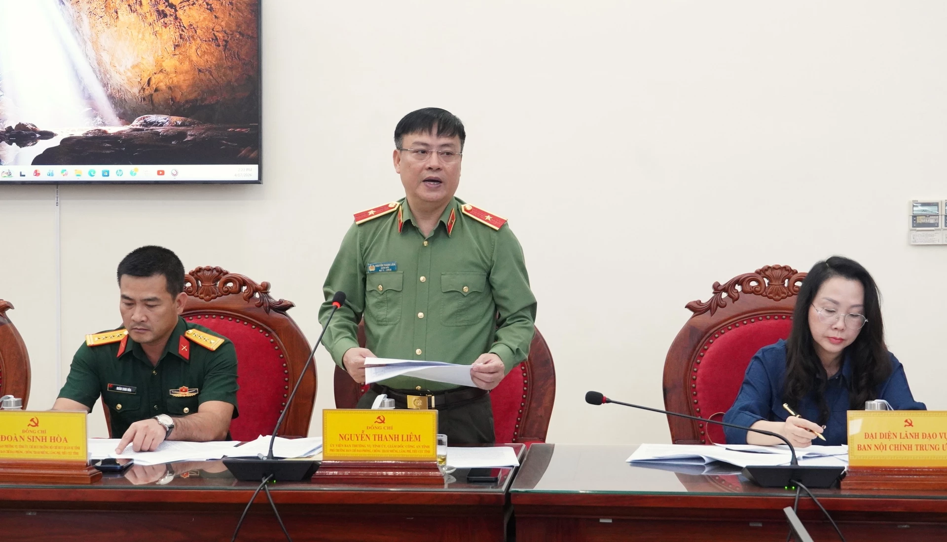 Thiếu tướng Nguyễn Thanh Liêm, Ủy viên Ban Thường vụ, Giám đốc Công an tỉnh phát biểu tại phiên họp - Ảnh: Q.V