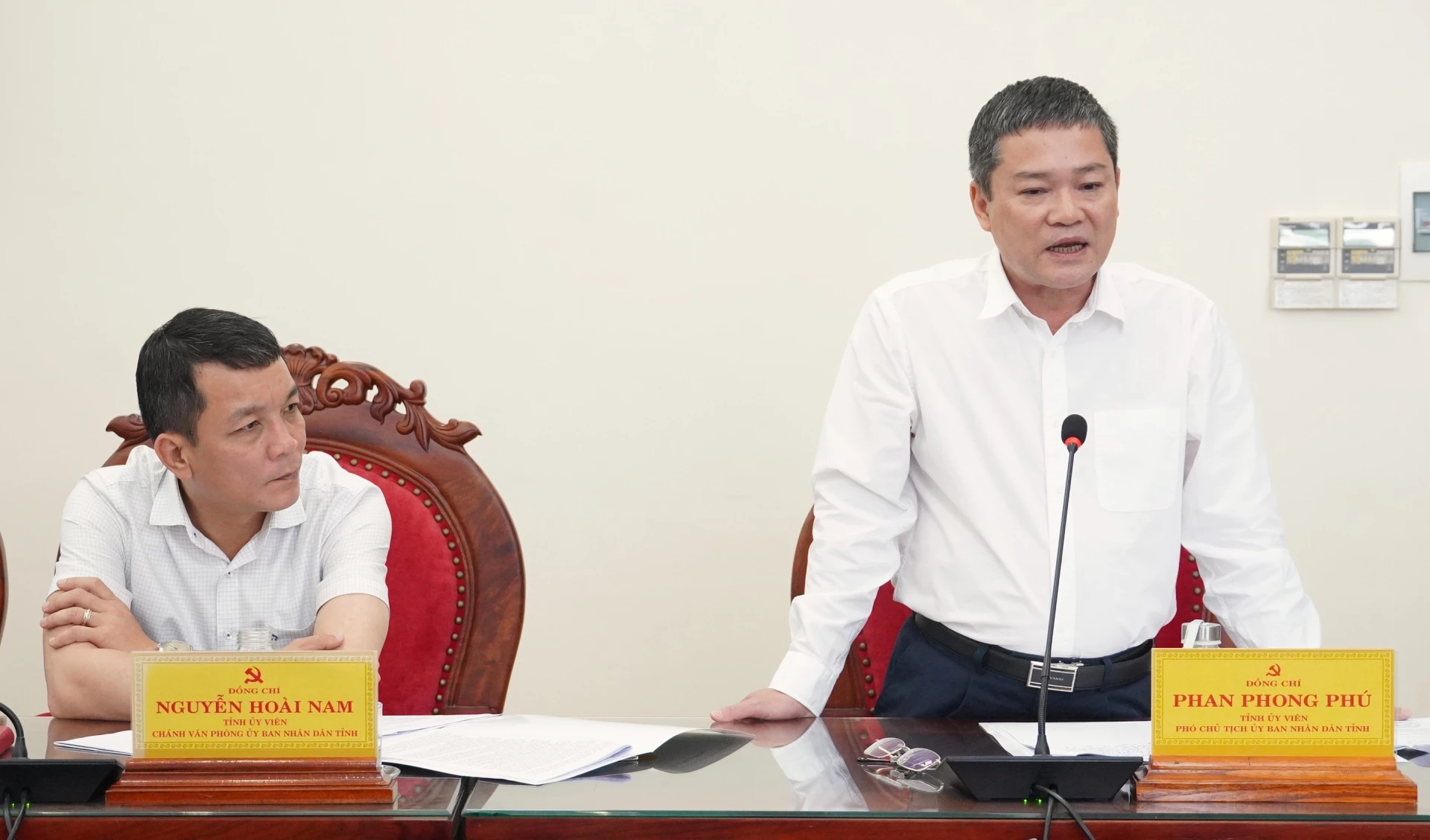 Đồng chí Phan Phong Phú, Phó Chủ tịch UBND tỉnh phát biểu tại buổi làm việc - Ảnh: Q.V