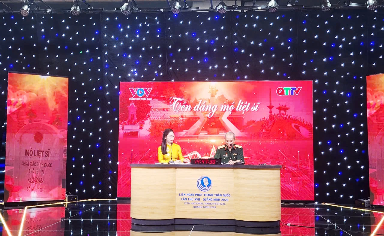 Chương trình phát thanh trực tiếp với chủ đề: “Tên dâng mộ liệt sĩ” của Báo và phát thanh, truyền hình Quảng Trị tại Liên hoan Phát thanh toàn quốc lần thứ XVII - Ảnh: Huy Nam