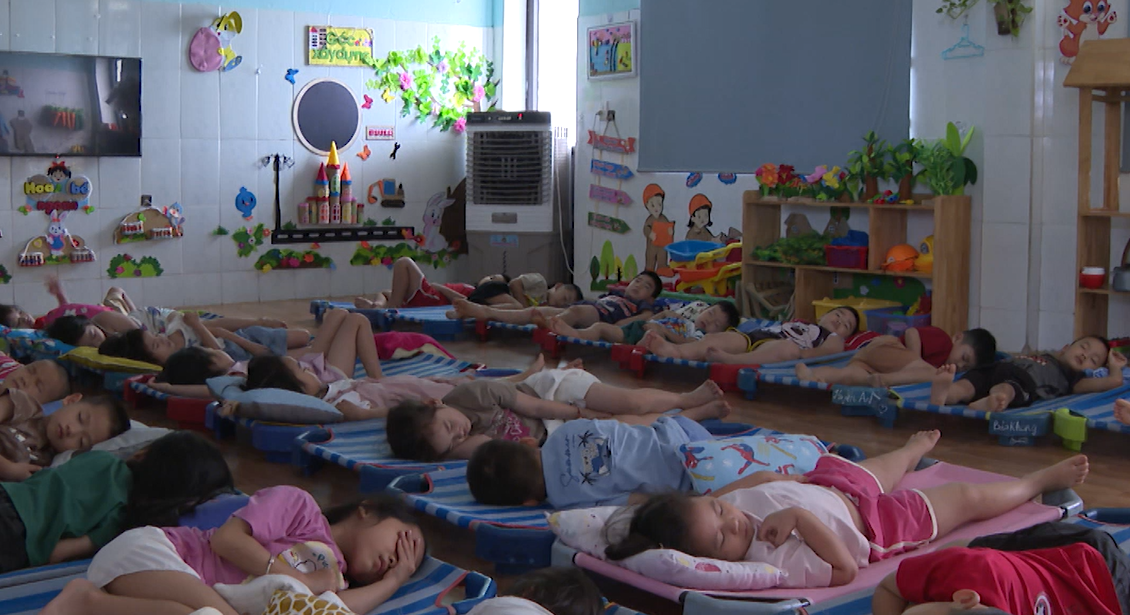 Trường học tăng cường thiết bị làm mát cho học sinh - Ảnh: B.C