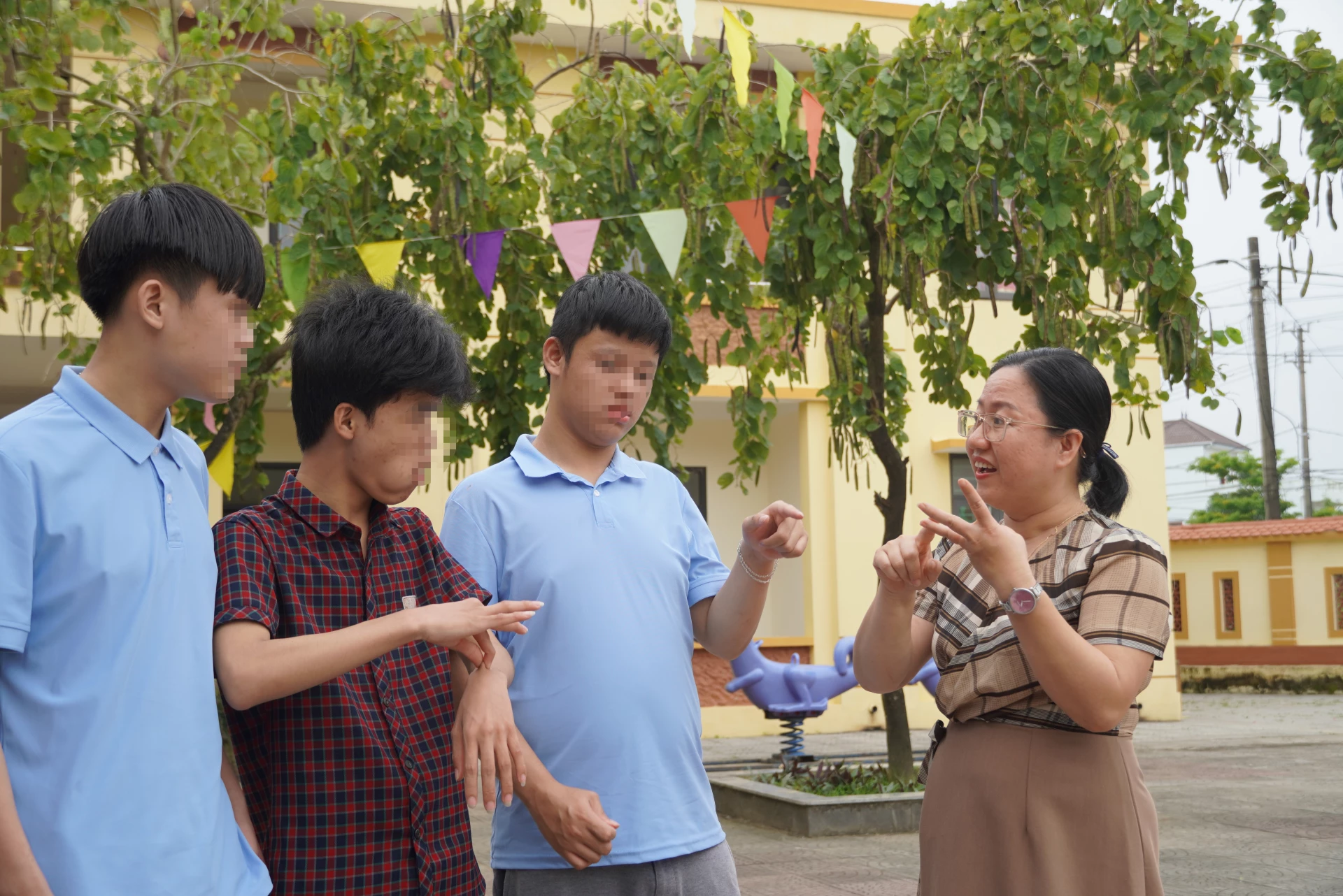 Giáo viên phải học cách “đọc” cảm xúc của học sinh qua ánh mắt, cử chỉ-Ảnh: H.L