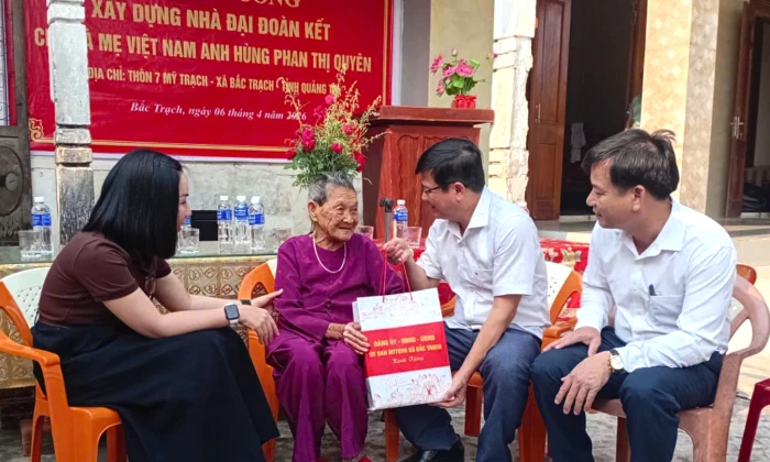 Khởi công nhà 'Đại đoàn kết' cho Bà mẹ Việt Nam anh hùng