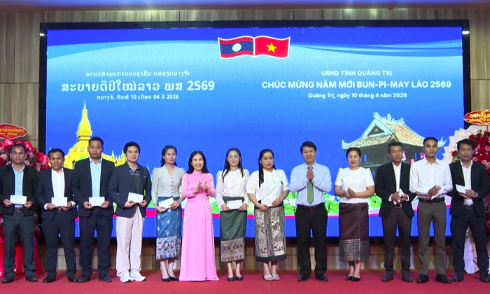 Gặp mặt cán bộ, lưu học sinh Lào nhân dịp Tết cổ truyền Bun-pi-may