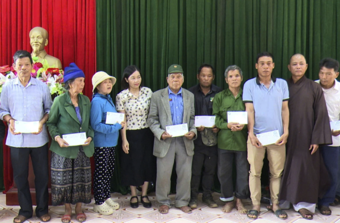 Trao 120 suất quà hỗ trợ nạn nhân chất độc da cam và người khuyết tật xã Khe Sanh