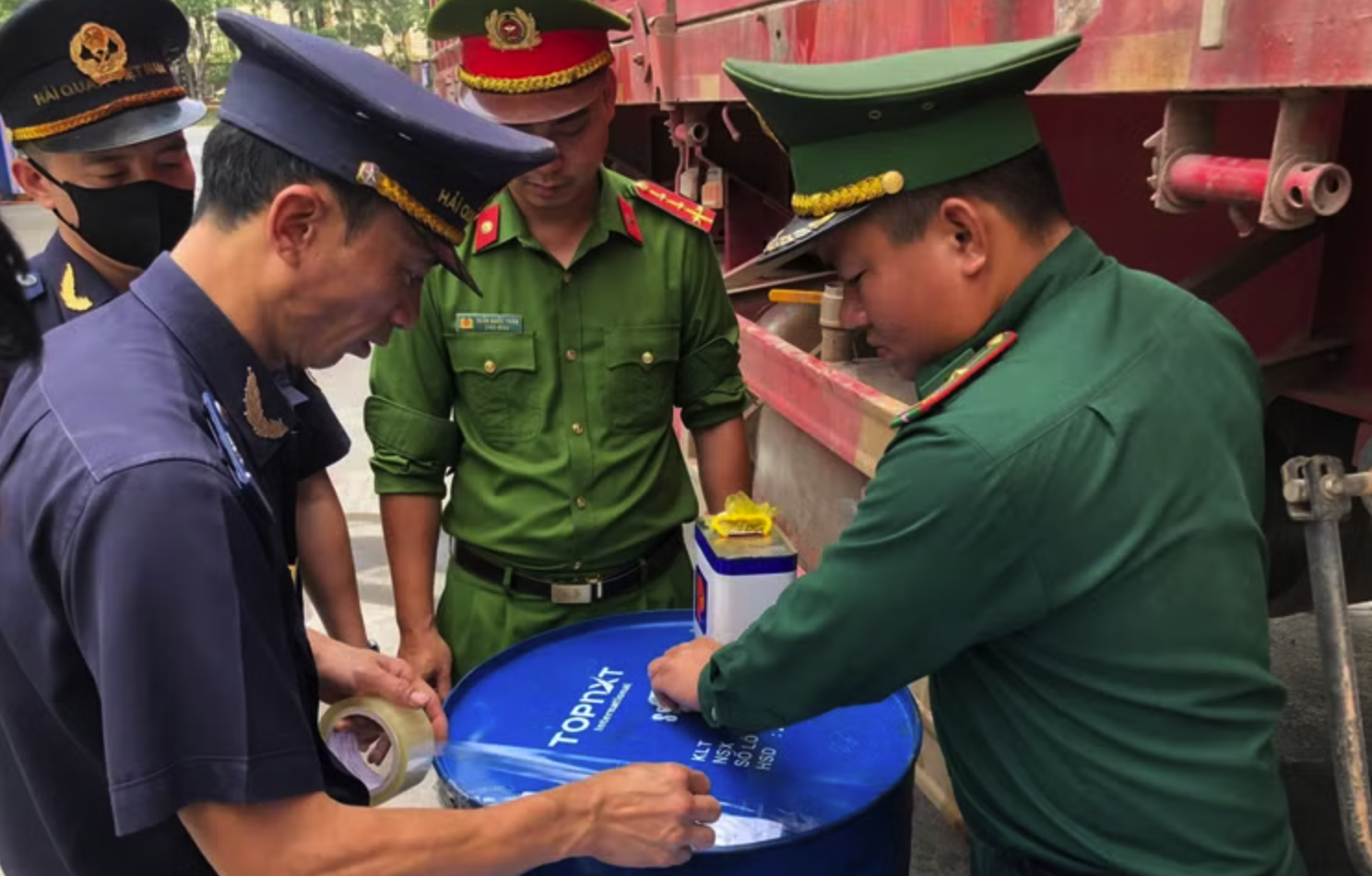 Toàn bộ tang vật được cơ quan chức năng tỉnh Quảng Trị tạm giữ, xác minh, làm rõ để xử lý theo quy định.