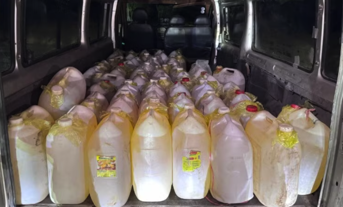 Phát hiện vụ vận chuyển trái phép 1.500 lít xăng ở khu vực biên giới