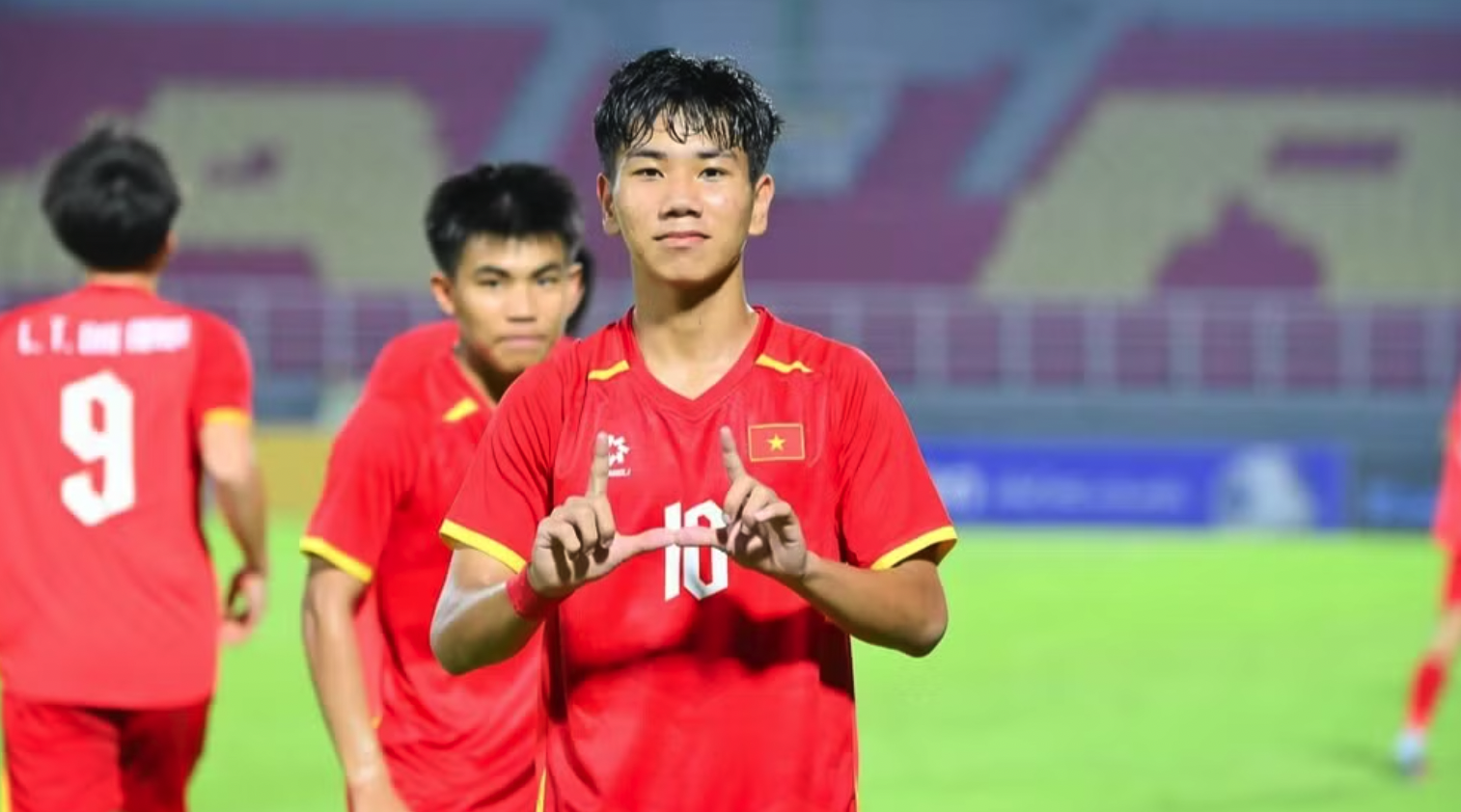 Chu Ngọc Nguyễn Lực ăn mừng bàn thắng thứ hai của đội tuyển U17 Việt Nam. (Ảnh: VFF)