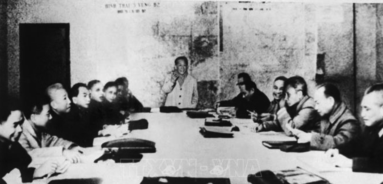 Các đồng chí Bộ Chính trị, Ban Bí thư và Quân ủy Trung ương Đảng họp tháng 11/1974, quyết định mở cuộc Tổng tiến công và nổi dậy mùa Xuân 1975. Ảnh: TTXVN