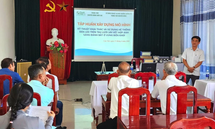 Tập huấn kỹ thuật sử dụng đèn LED trên tàu lưới vây